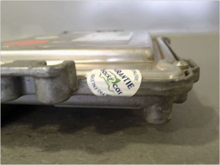 CALCULATEUR MOTEUR RENAULT TRAFIC