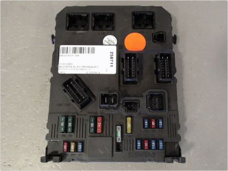 BOITIER GESTION HABITACLE PEUGEOT 206