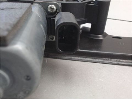 MECANISME LEVE-GLACE AVANT DROIT FIAT PUNTO