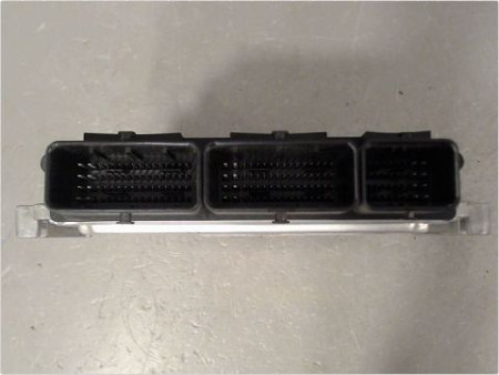 CALCULATEUR MOTEUR RENAULT TRAFIC
