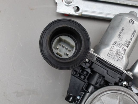 MECANISME LEVE-GLACE AVANT DROIT TOYOTA YARIS