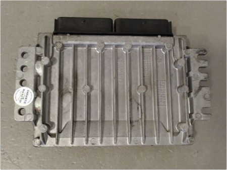 CALCULATEUR MOTEUR RENAULT CLIO
