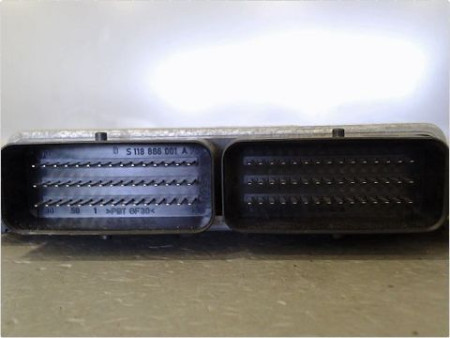 CALCULATEUR MOTEUR RENAULT CLIO