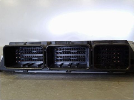 CALCULATEUR MOTEUR RENAULT TRAFIC
