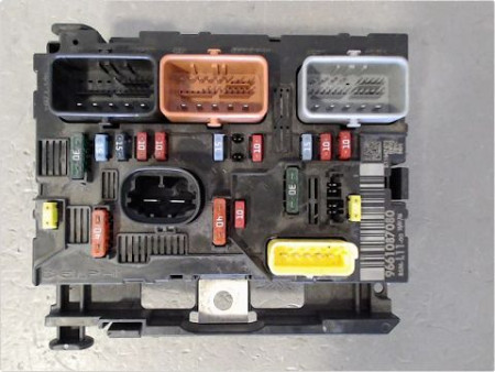 BOITE A FUSIBLES PEUGEOT 307