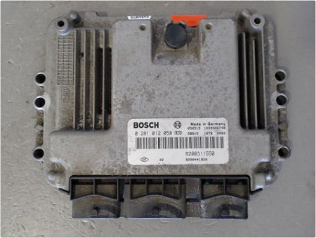 CALCULATEUR MOTEUR RENAULT LAGUNA