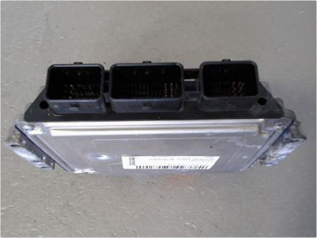 CALCULATEUR MOTEUR RENAULT LAGUNA
