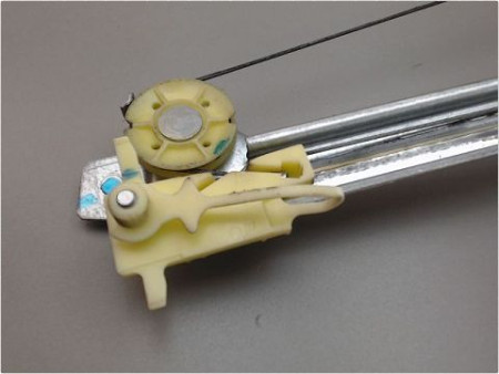 MECANISME LEVE-GLACE AVANT DROIT OPEL VIVARO