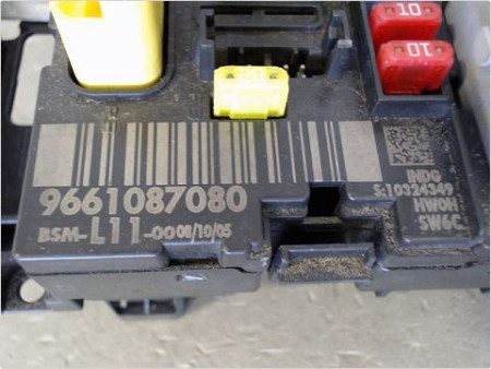 BOITE A FUSIBLES PEUGEOT 307