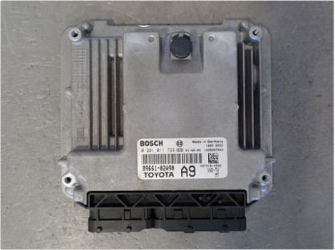 CALCULATEUR MOTEUR TOYOTA COROLLA