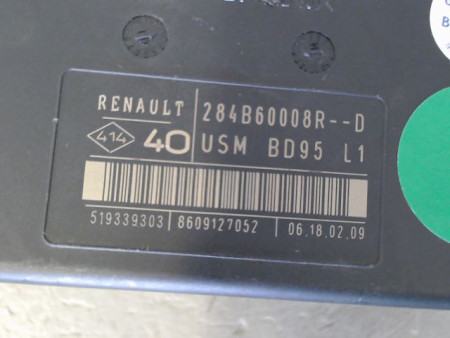 BOITE A FUSIBLES RENAULT MEGANE