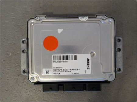 CALCULATEUR MOTEUR PEUGEOT 5008