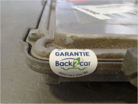 CALCULATEUR MOTEUR RENAULT TRAFIC