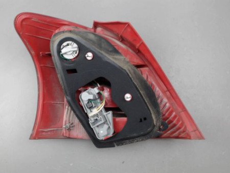 FEU ARRIERE DROIT TOYOTA YARIS