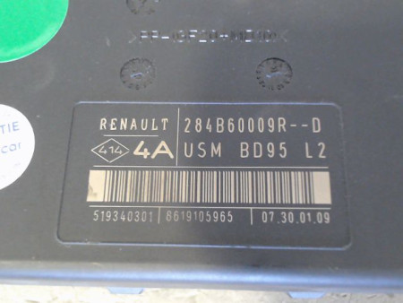 BOITE A FUSIBLES RENAULT MEGANE