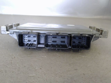 CALCULATEUR MOTEUR RENAULT CLIO