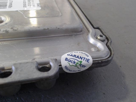 CALCULATEUR MOTEUR RENAULT TRAFIC