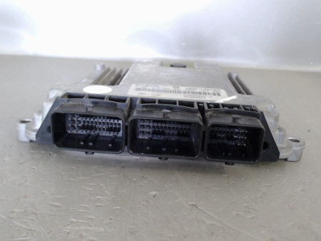 CALCULATEUR MOTEUR RENAULT TRAFIC