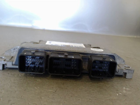 CALCULATEUR MOTEUR RENAULT CLIO