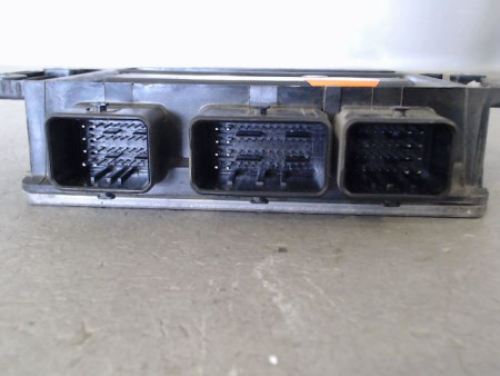 CALCULATEUR MOTEUR DACIA LOGAN