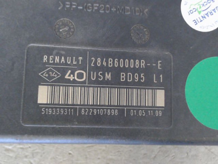 BOITE A FUSIBLES RENAULT MEGANE