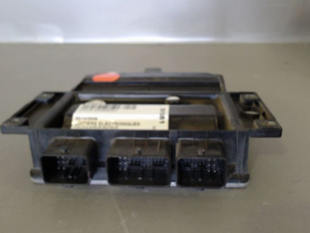 CALCULATEUR MOTEUR DACIA SANDERO