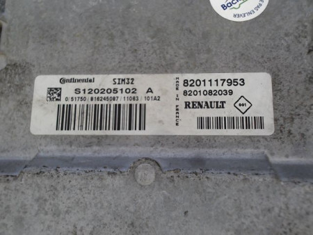 CALCULATEUR MOTEUR RENAULT CLIO