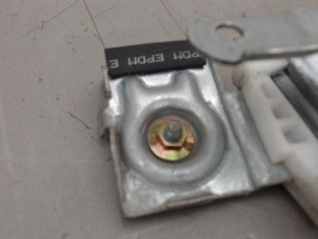 MECANISME LEVE-GLACE AVANT GAUCHE FORD FIESTA