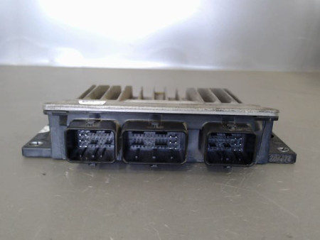 CALCULATEUR MOTEUR DACIA LOGAN