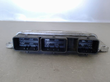 CALCULATEUR MOTEUR RENAULT CLIO