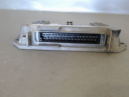 CALCULATEUR MOTEUR RENAULT CLIO