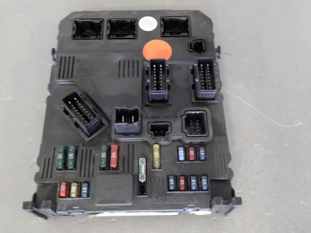 BOITIER GESTION HABITACLE PEUGEOT 206