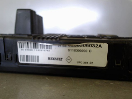 BOITE A FUSIBLES RENAULT MEGANE