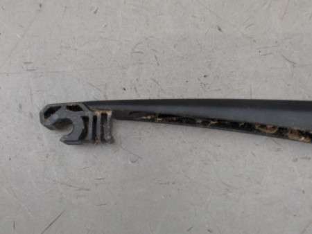 BRAS ESSUIE-GLACE ARRIERE TOYOTA YARIS