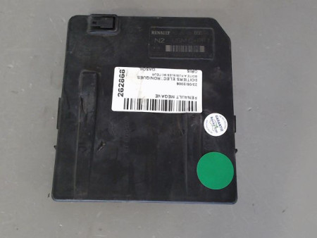 BOITE A FUSIBLES RENAULT MEGANE