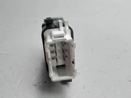 COMMANDE LEVE-GLACE PORTE AVD RENAULT CLIO