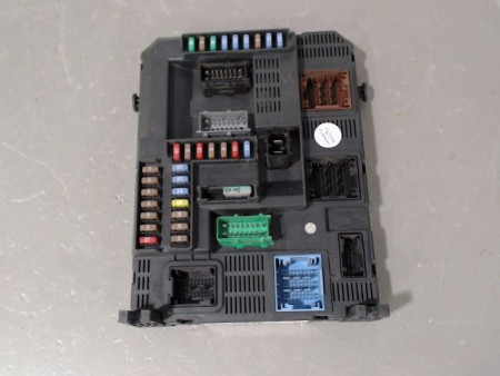 BOITIER GESTION HABITACLE PEUGEOT 208 12-15