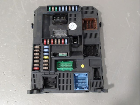 BOITIER GESTION HABITACLE PEUGEOT 208 12-15