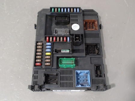 BOITIER GESTION HABITACLE PEUGEOT 208 12-15